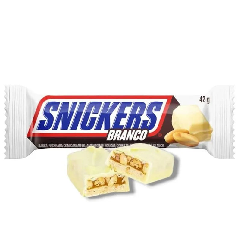 Snickers Branco chocolate bar packaging on a white background